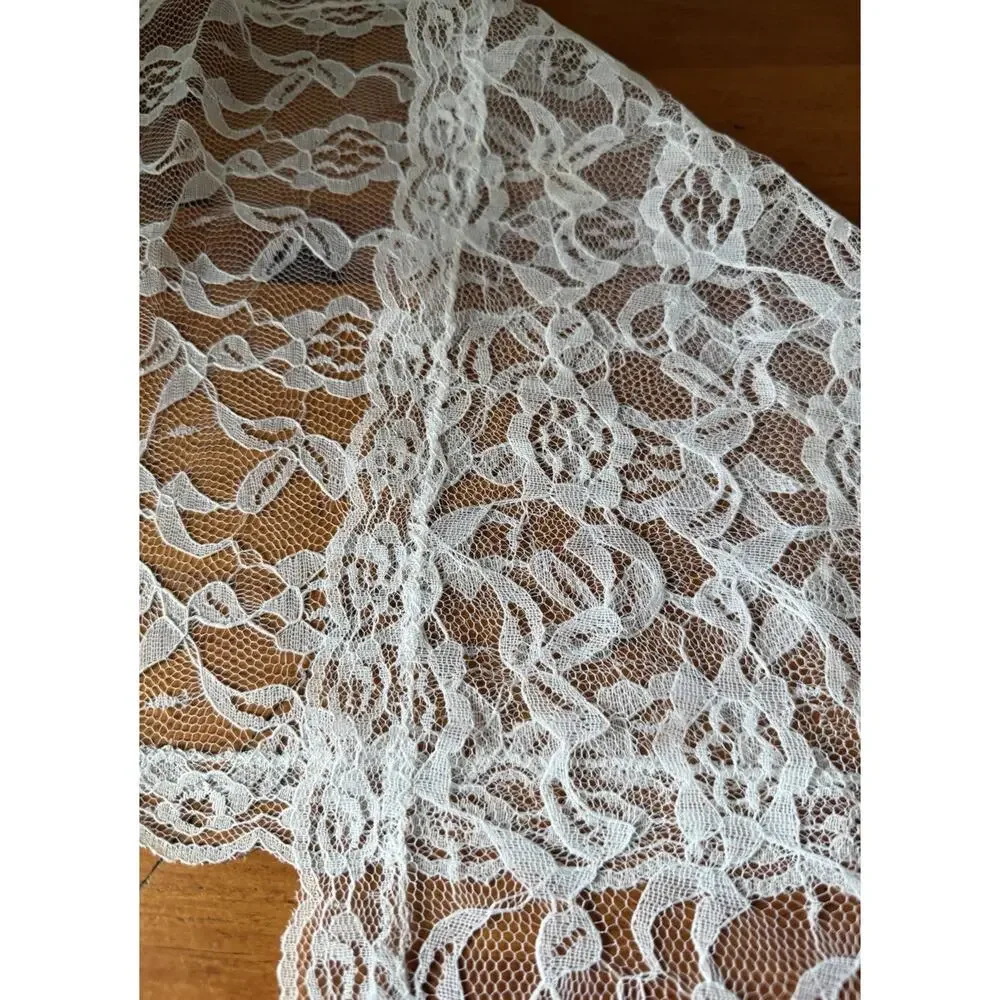 Vintage White Lace Table Runner Oval Cottage Farmhouse Wedding Cottagecore Decor